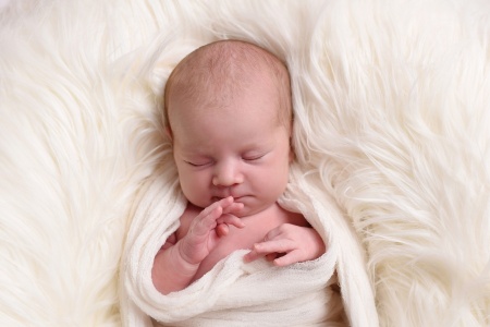 Newborn photoshoot sona kalabova